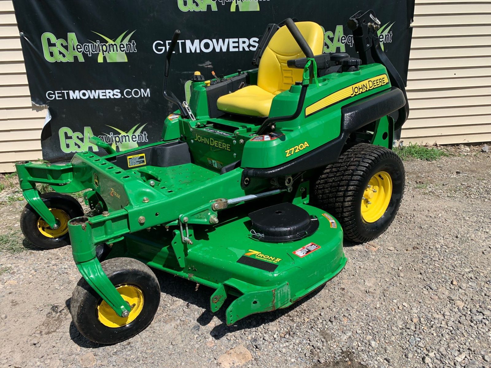 John Deere Z720A Lawn Tractor