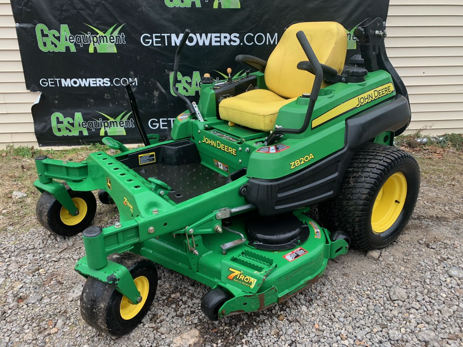 John Deere Z820A Lawn Tractor