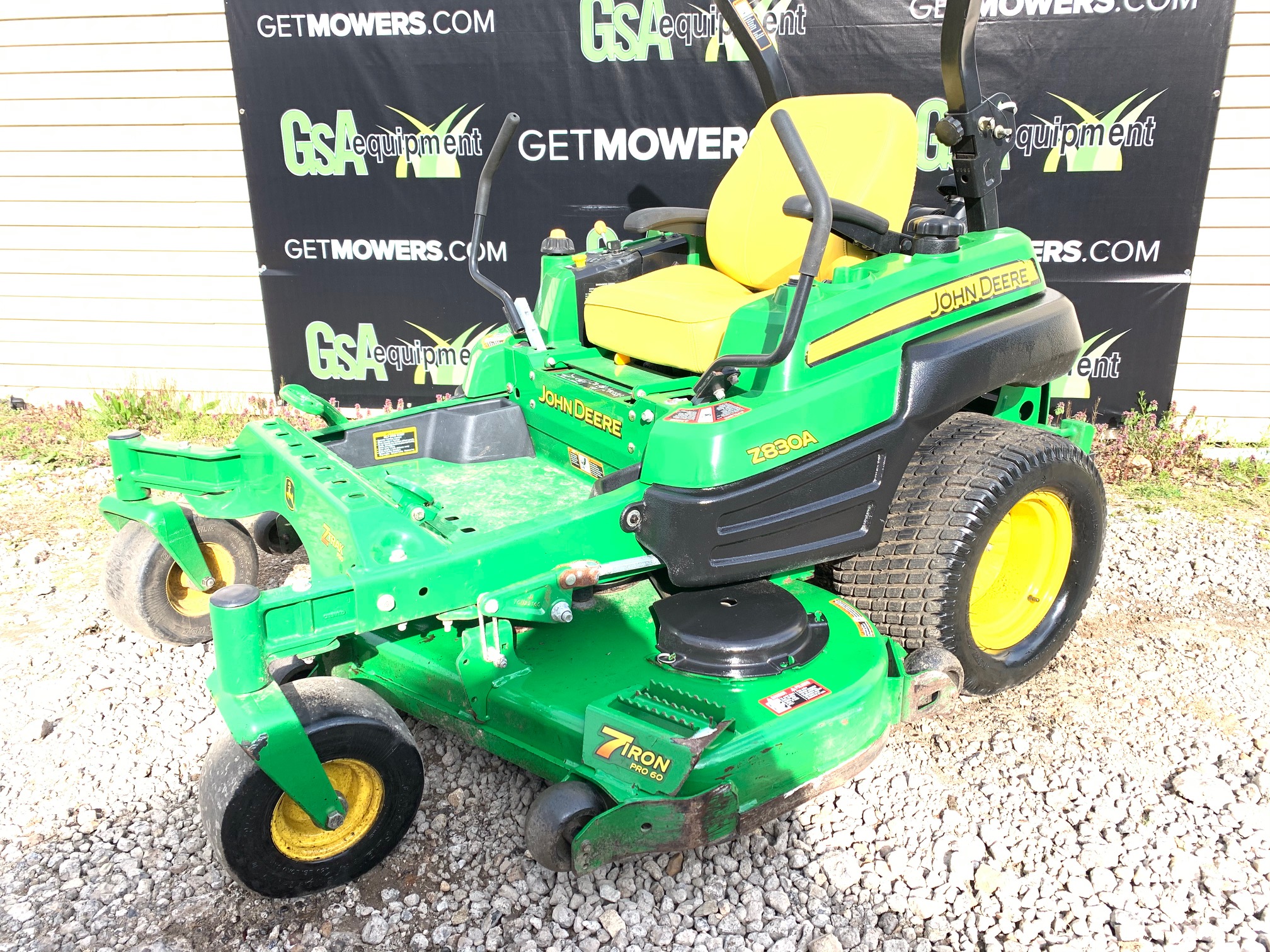 John Deere Z830A — view 3