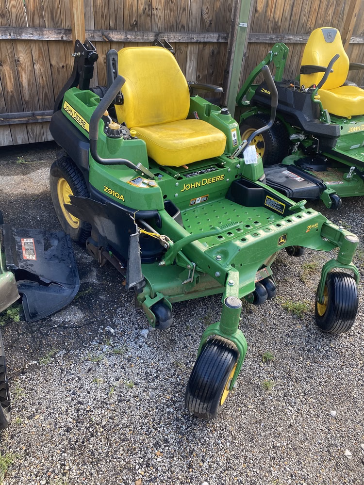 John Deere Z910A Lawn Tractor