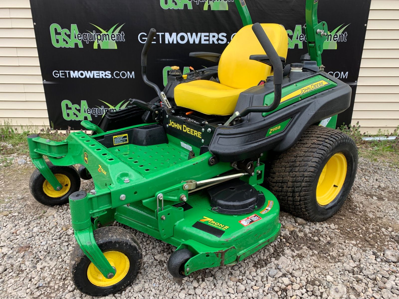 John Deere Z915B Lawn Tractor