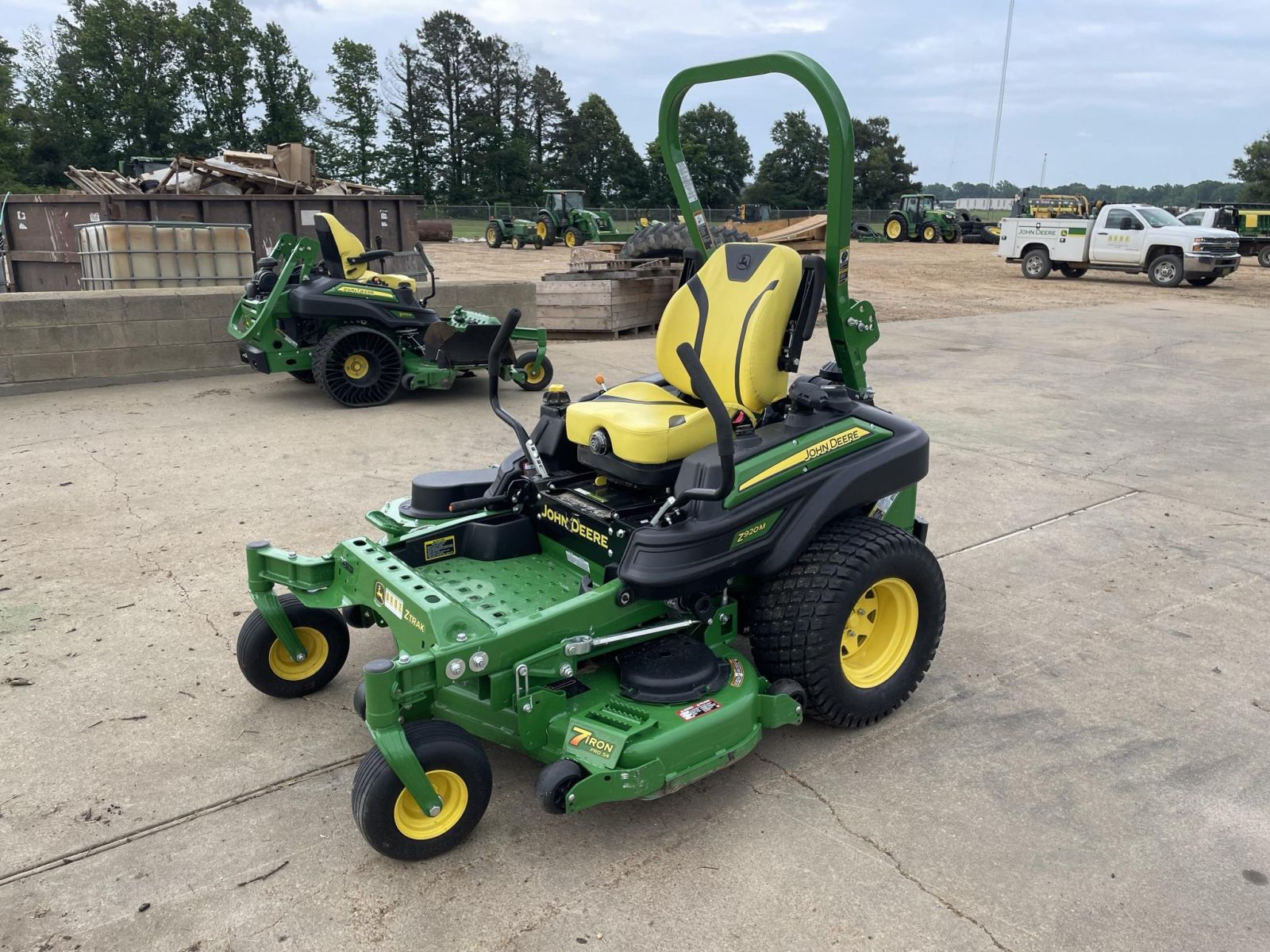 John Deere Z920M Lawn Tractor