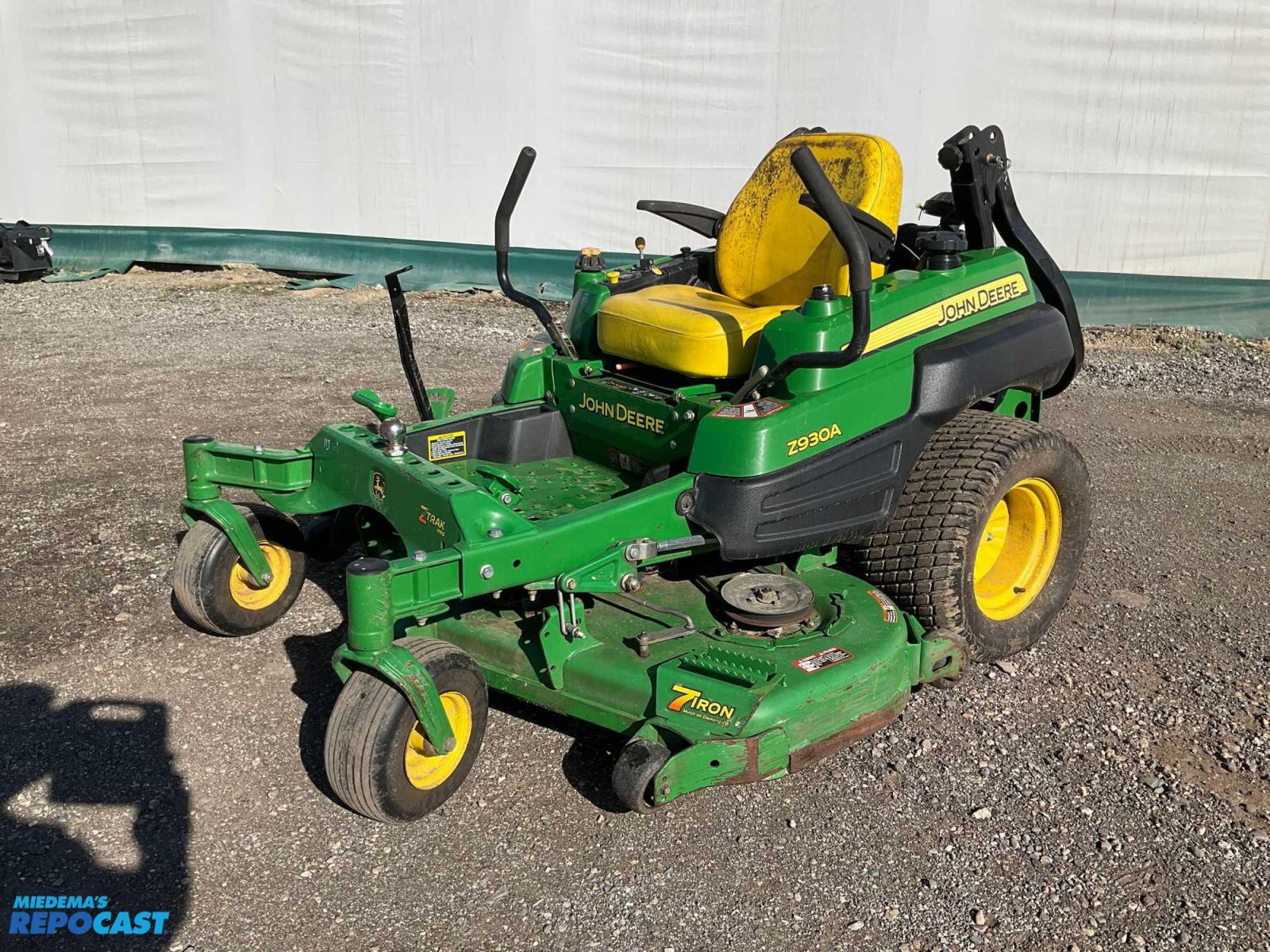 John Deere Z930A Lawn Tractor