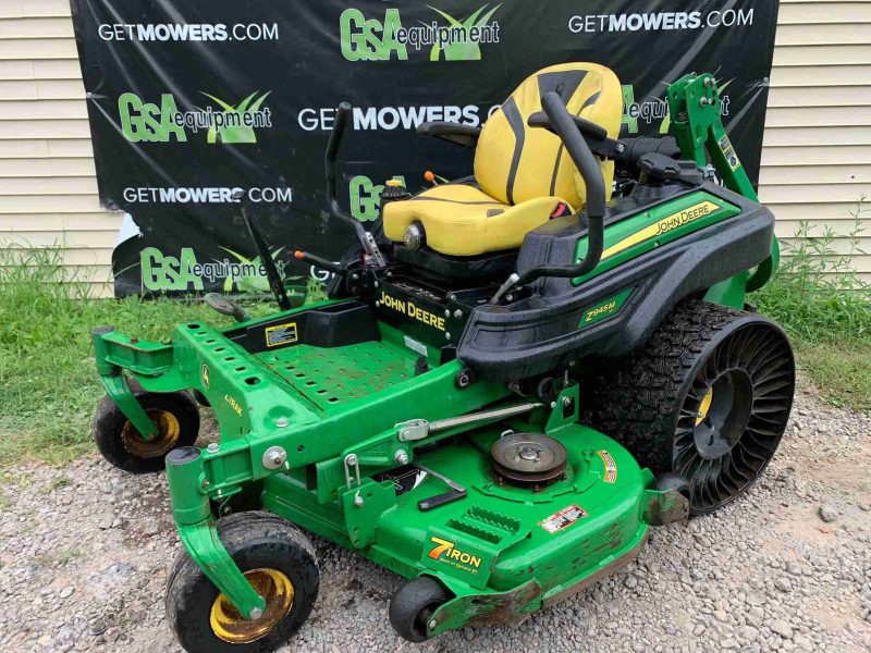 John Deere Z945M Lawn Tractor