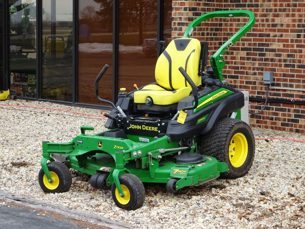 John Deere Z960M Lawn Tractor