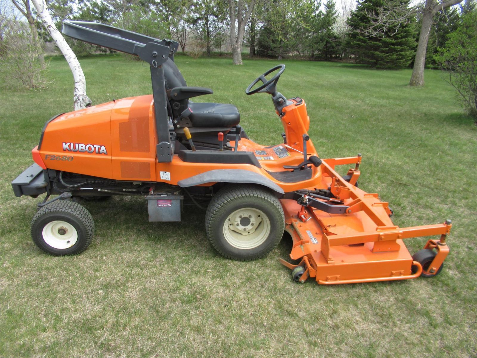Kubota F2680 Lawn Tractor