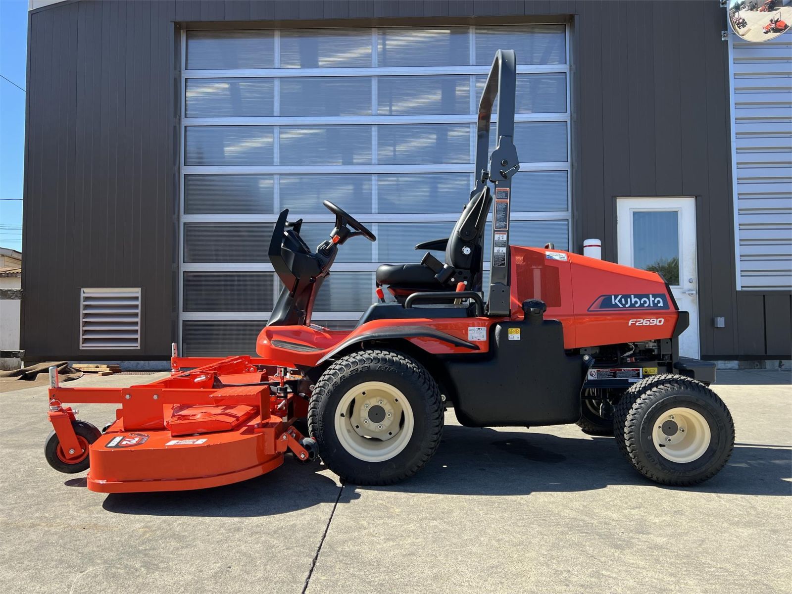 Kubota F2690 Lawn Tractor