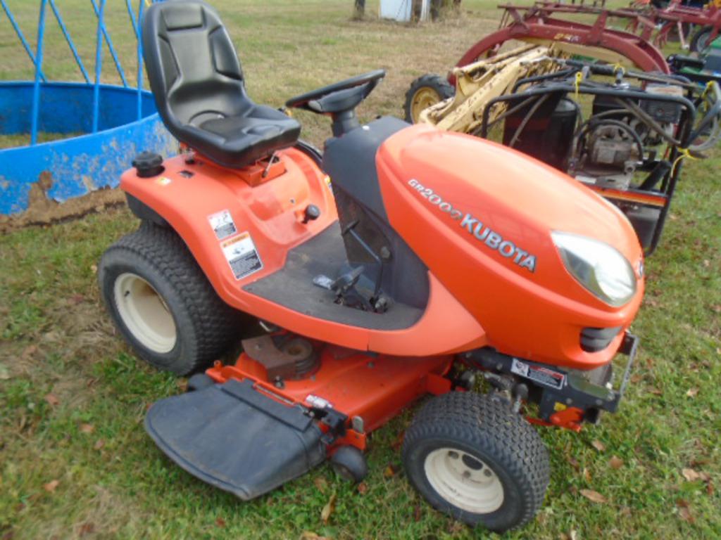 Kubota GR2000 Lawn Tractor