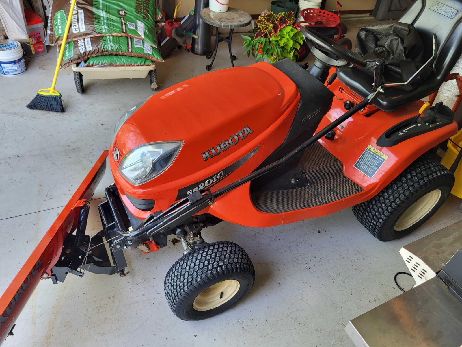 Kubota GR2010 Lawn Tractor