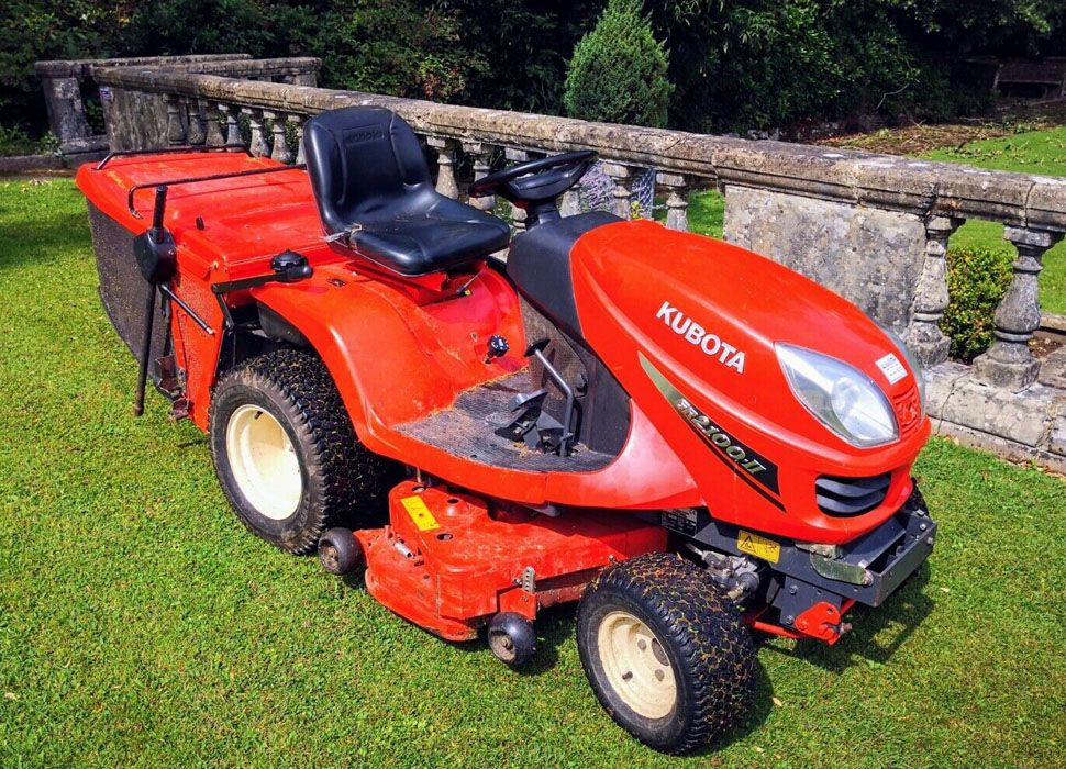 Kubota GR2100 Lawn Tractor