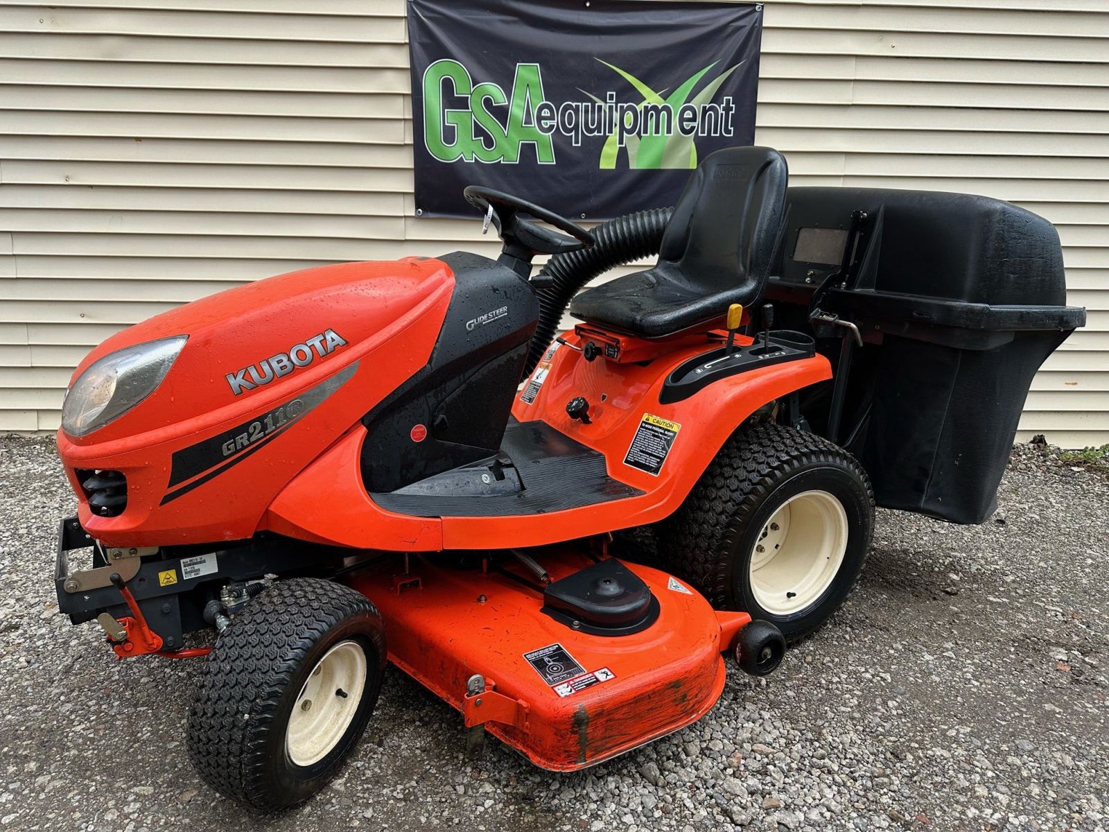 Kubota GR2110 Lawn Tractor