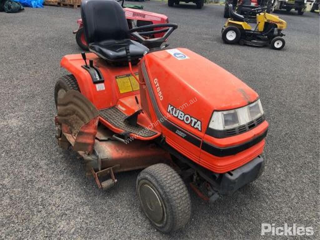 Kubota GT850 Lawn Tractor