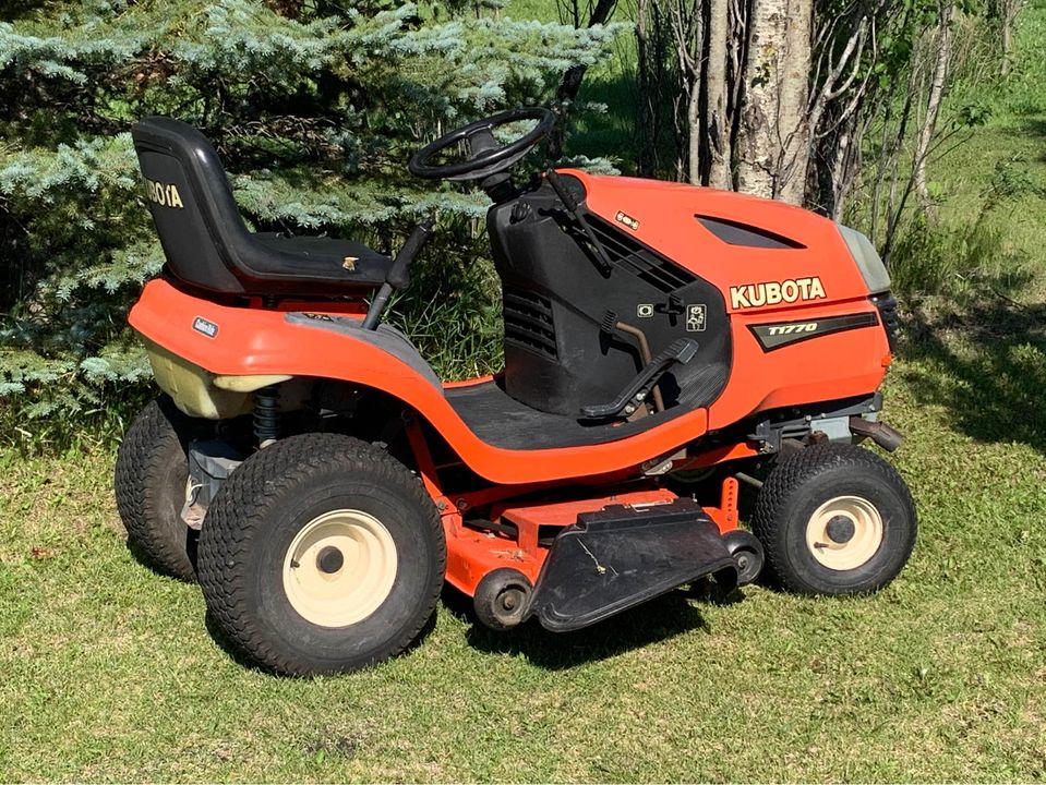Kubota T1770 Lawn Tractor