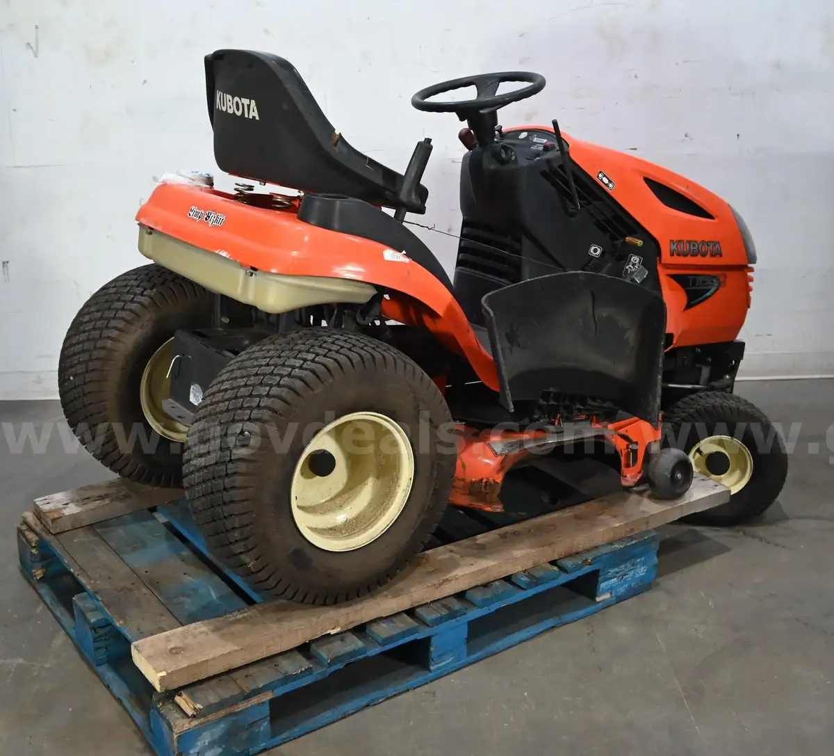 Kubota T1880 Lawn Tractor