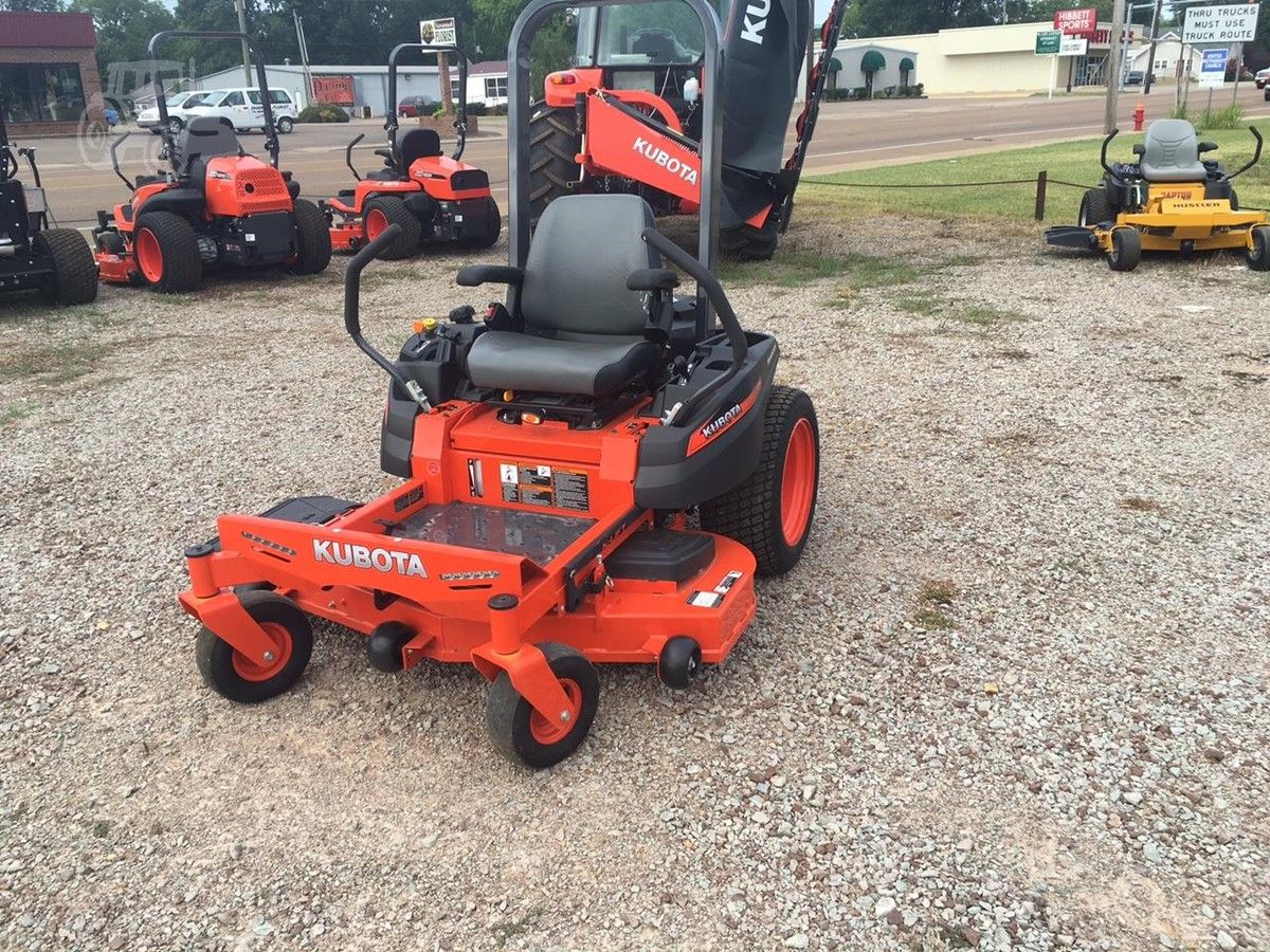 Kubota Z121S Lawn Tractor