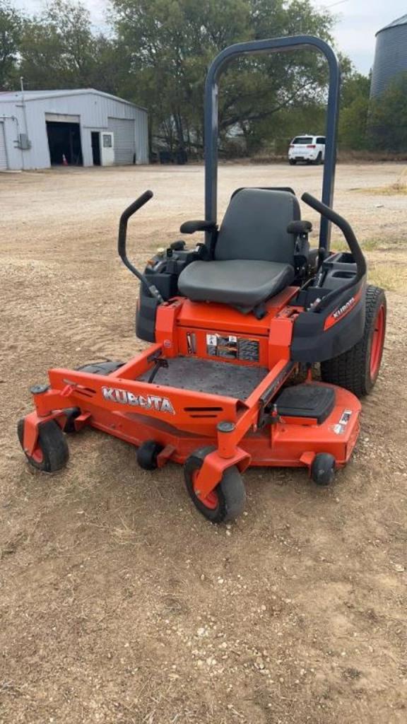 Kubota Z122E Lawn Tractor