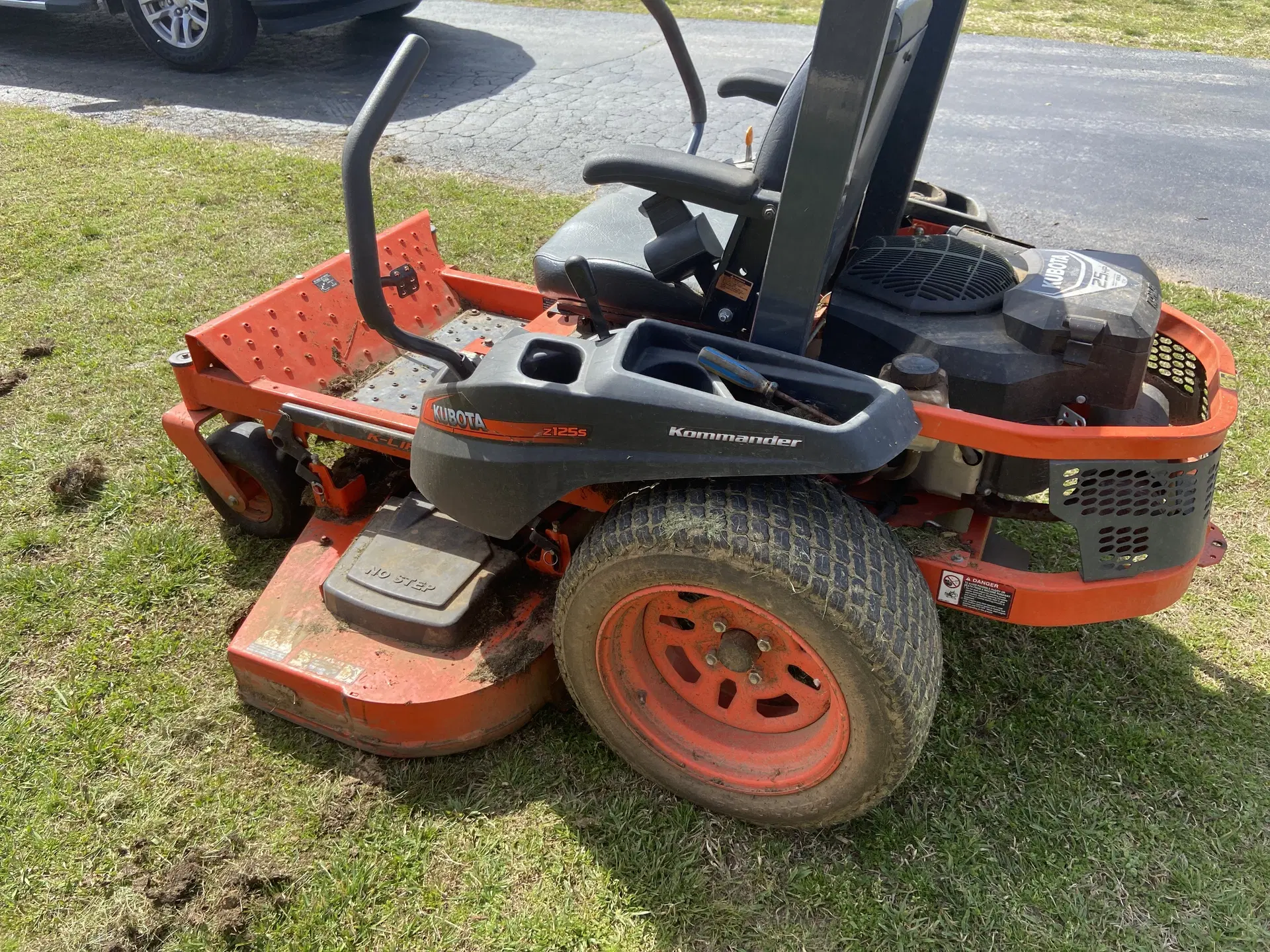 Kubota Z125S Lawn Tractor