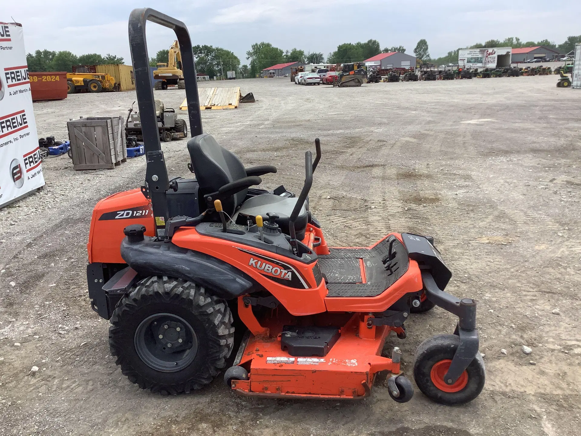 Kubota ZD1211 Lawn Tractor