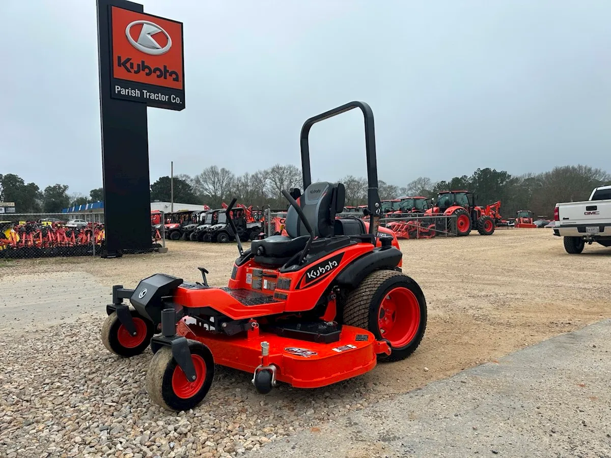 Kubota ZD1211L Lawn Tractor