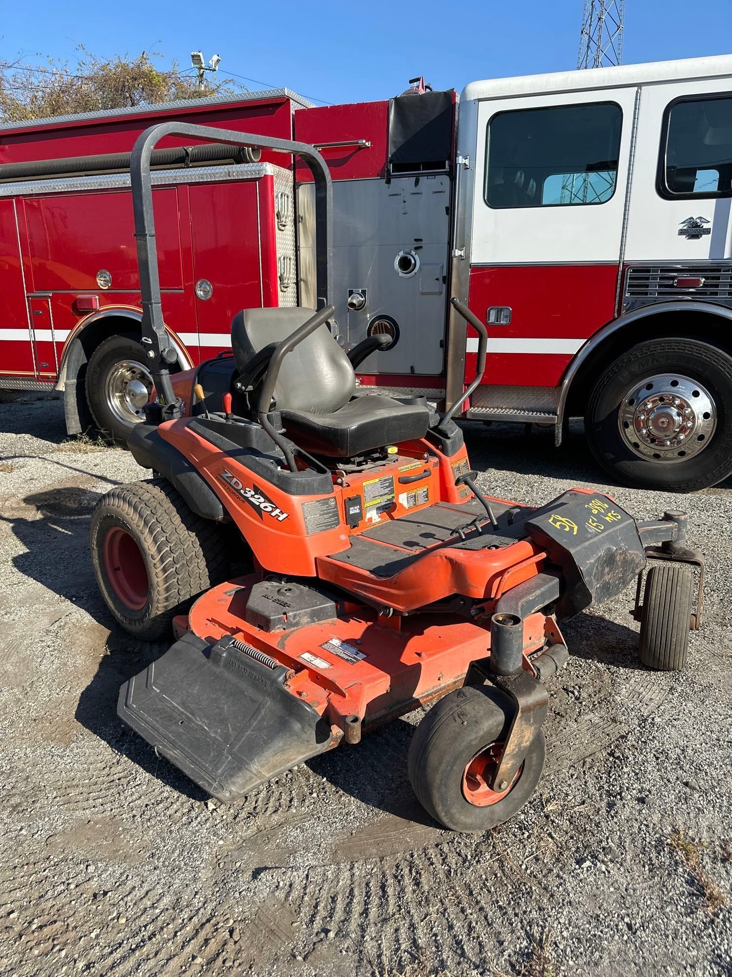 Kubota ZD326H Lawn Tractor