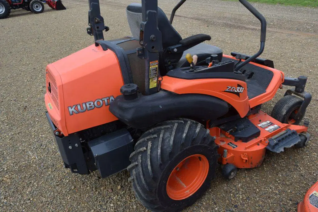 Kubota ZD331 Lawn Tractor