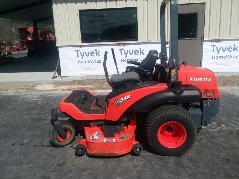 Kubota ZG332 Lawn Tractor