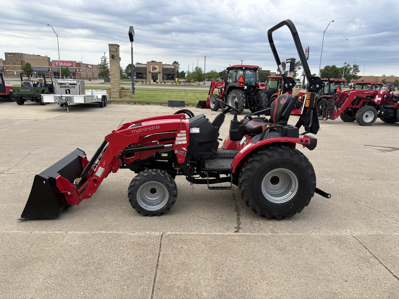 Mahindra 1123 — view 2
