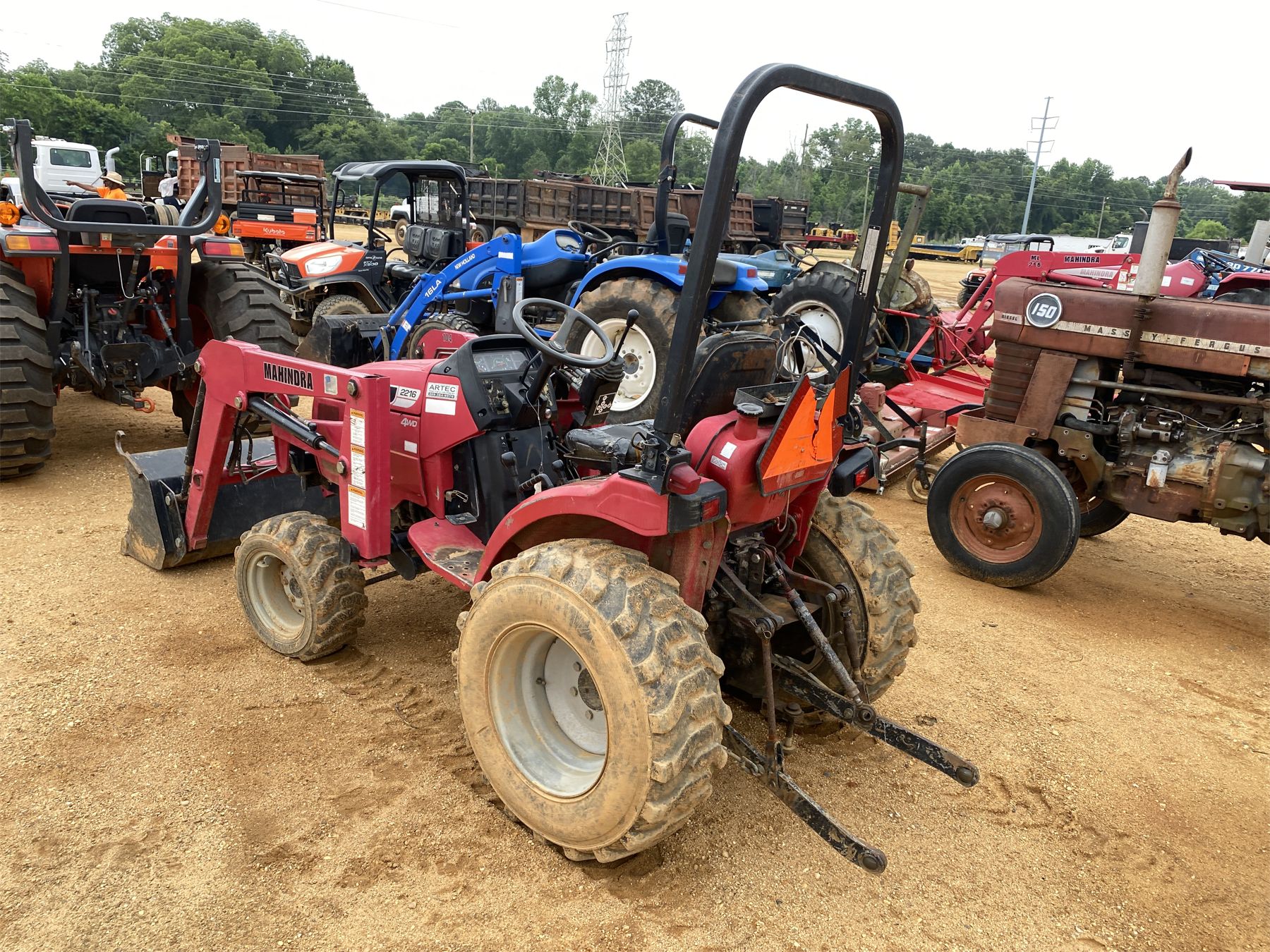Mahindra 2216 — view 3
