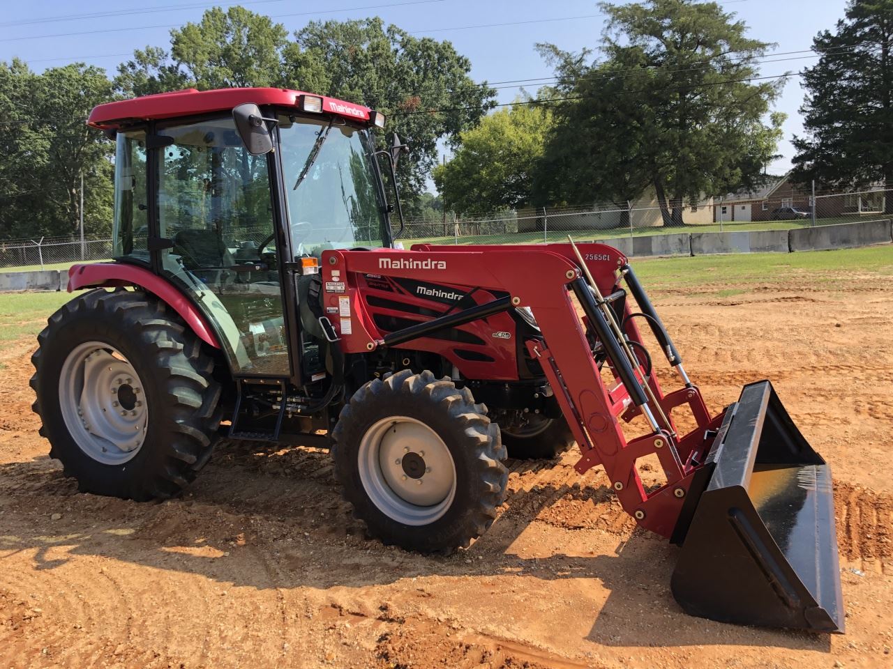 Mahindra 2565 — view 3