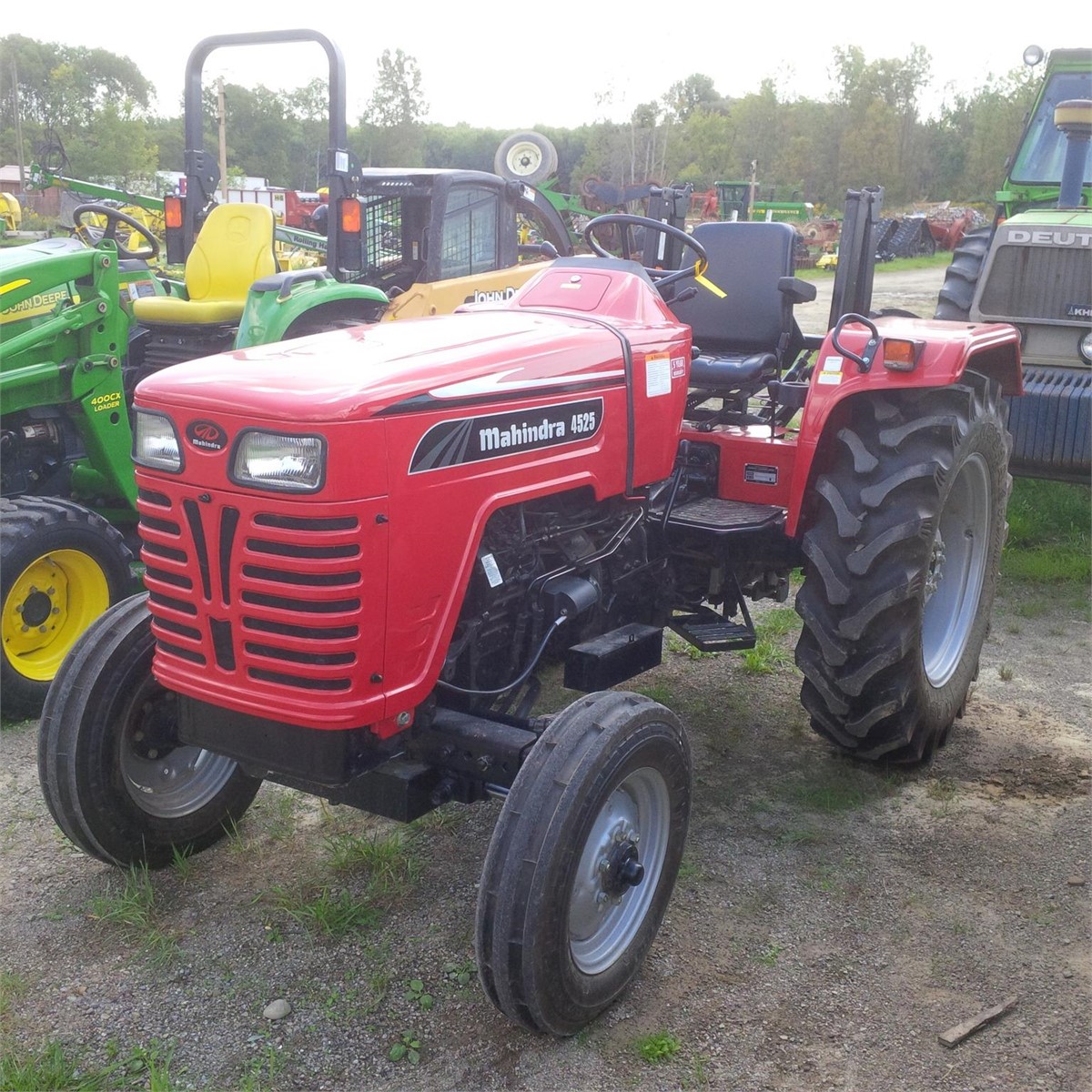 Mahindra 4525 — view 3