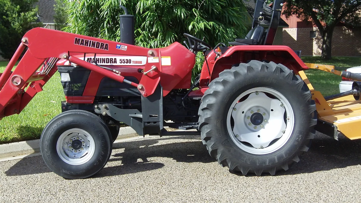 Mahindra 5530 — view 2