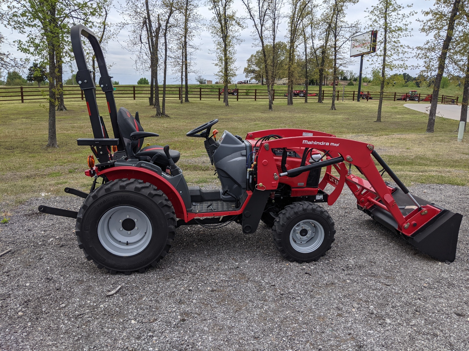 Mahindra Max 26XL — view 2