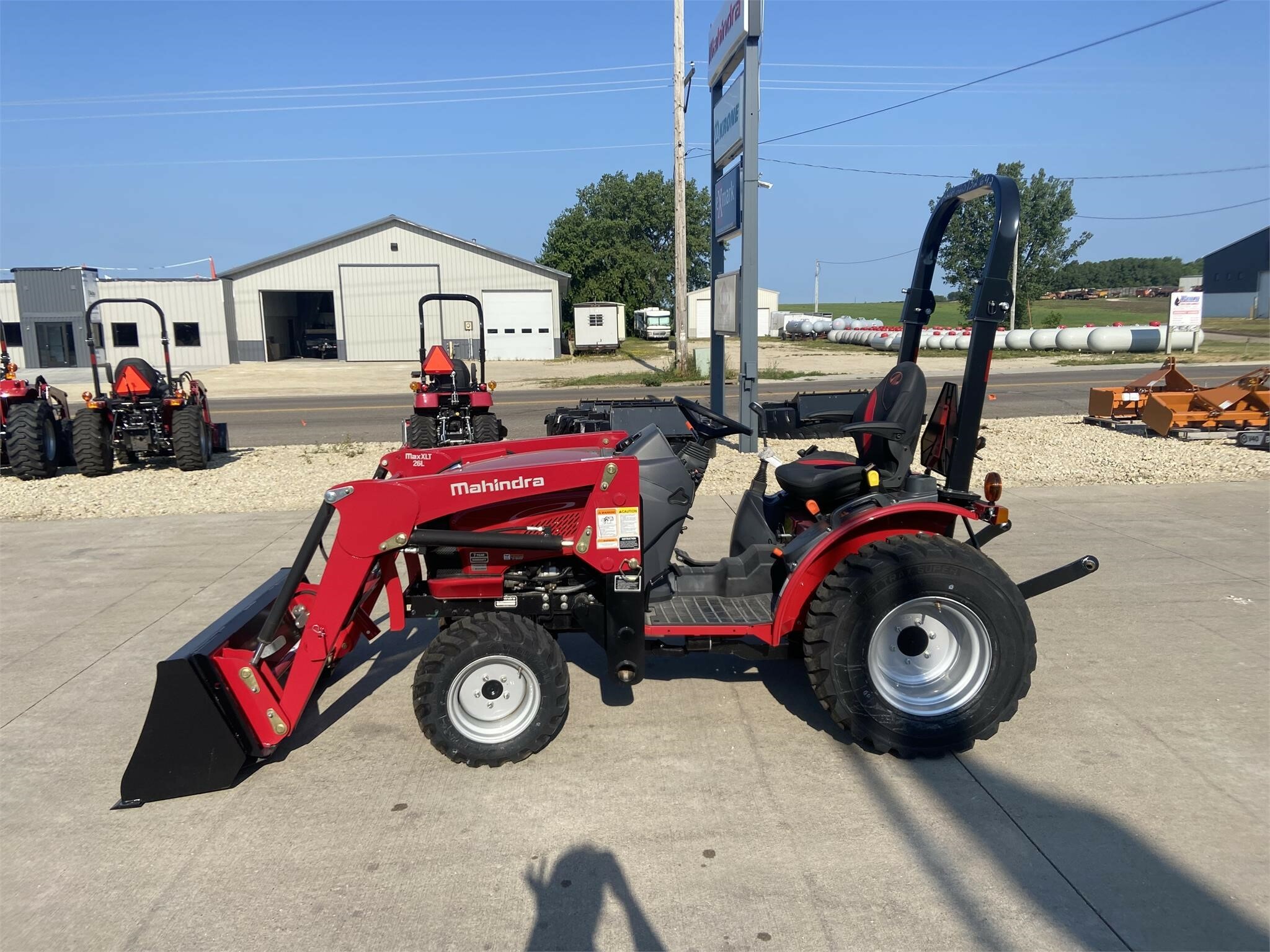 Mahindra Max 26XLT — view 2