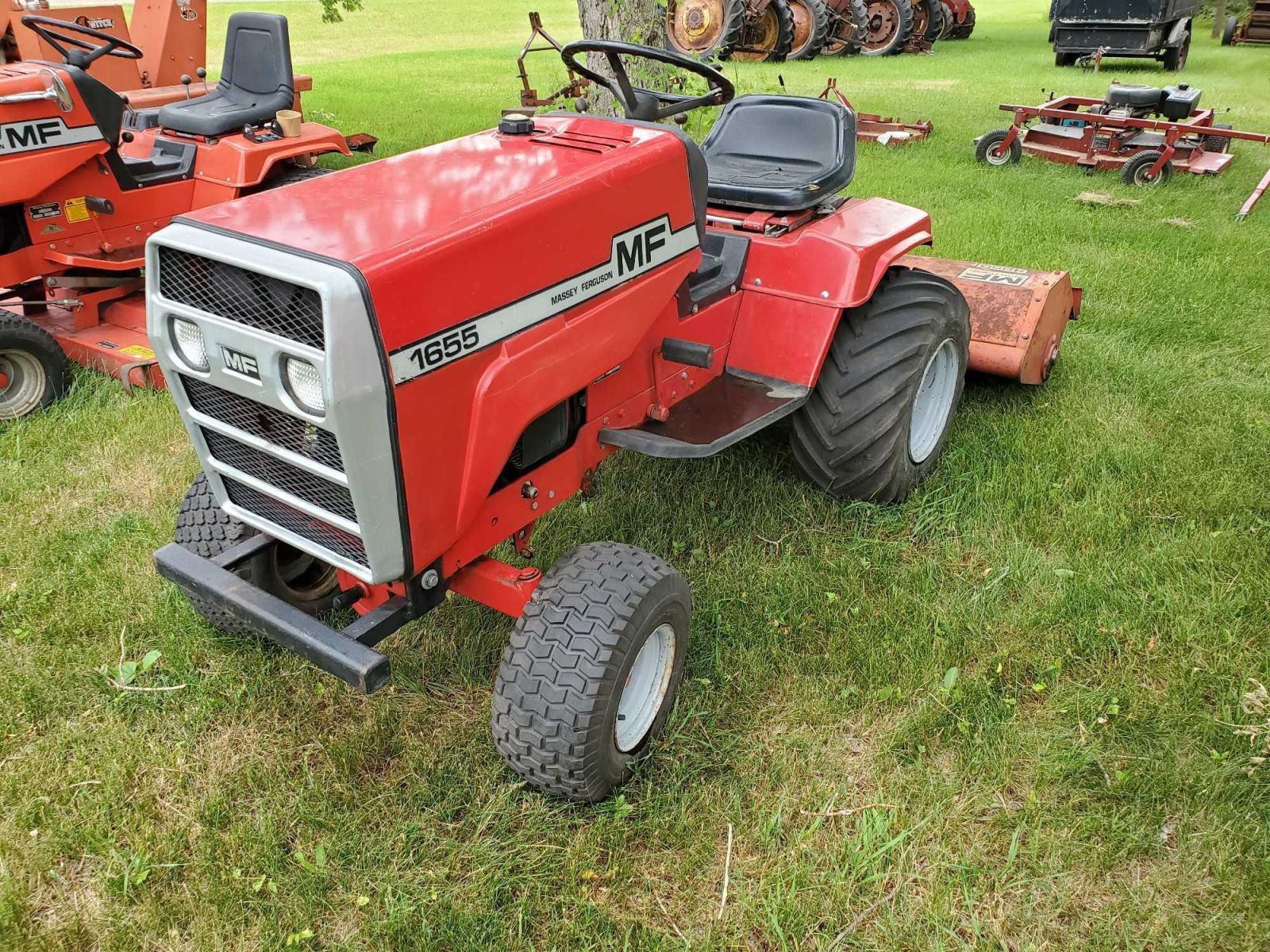 Massey Ferguson 1655 Lawn Tractor