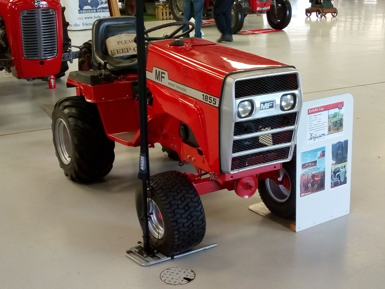 Massey Ferguson 1855 Lawn Tractor