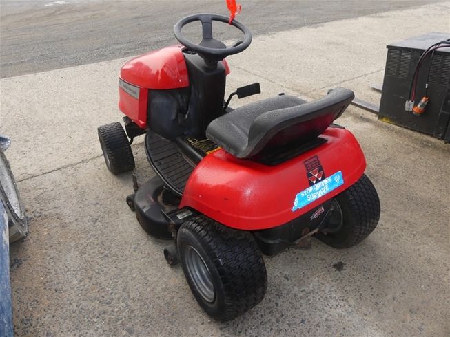 Massey Ferguson 2411G
