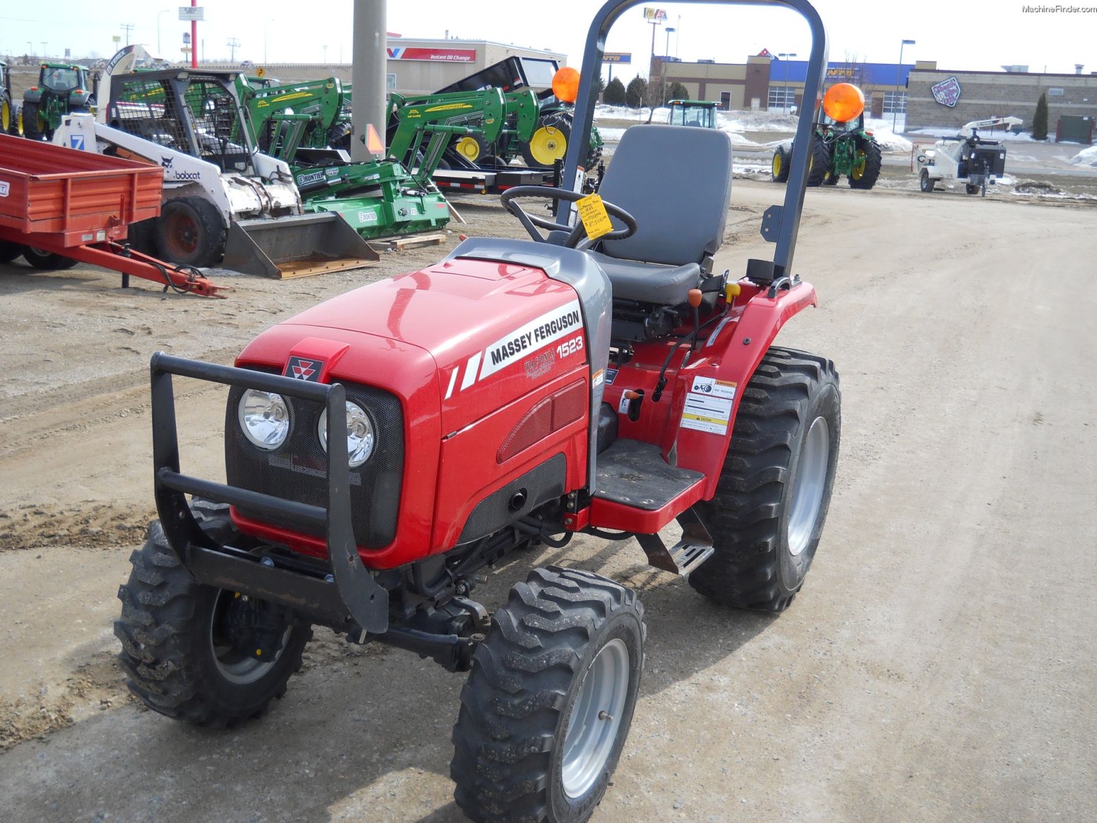 Massey Ferguson 2523H Lawn Tractor