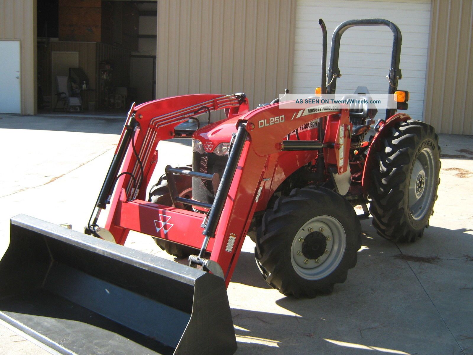 Massey Ferguson 2605 — view 2