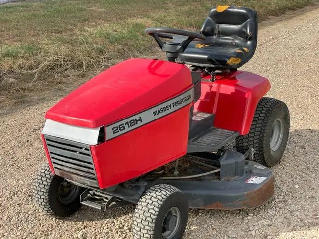 Massey Ferguson 2618H Lawn Tractor