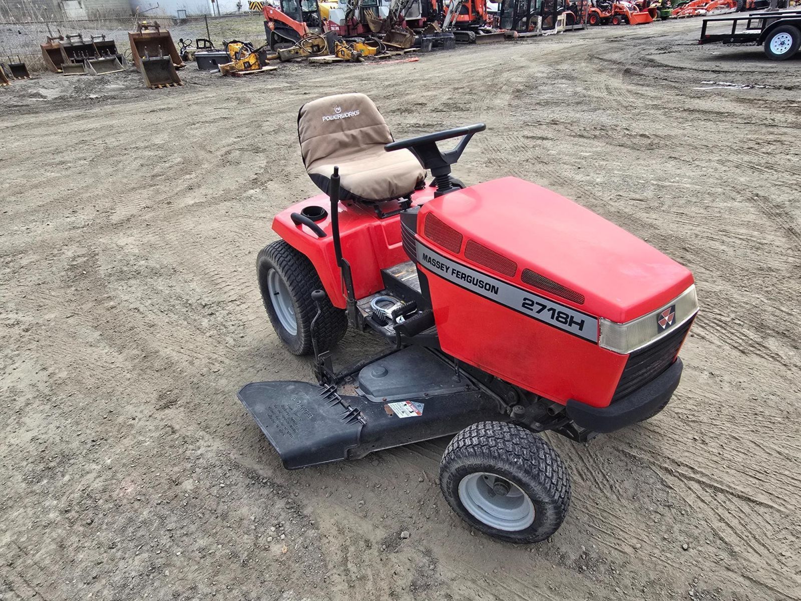 Massey Ferguson 2718H