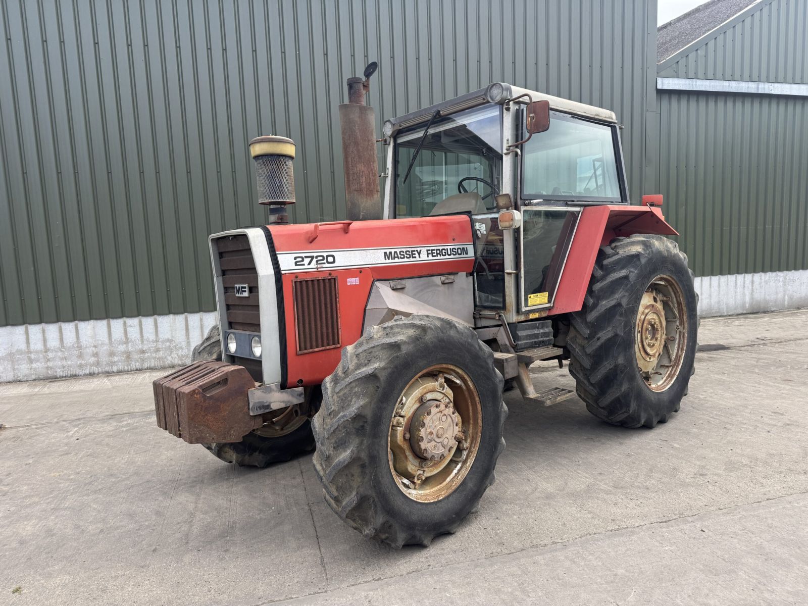 Massey Ferguson 2720 Lawn Tractor