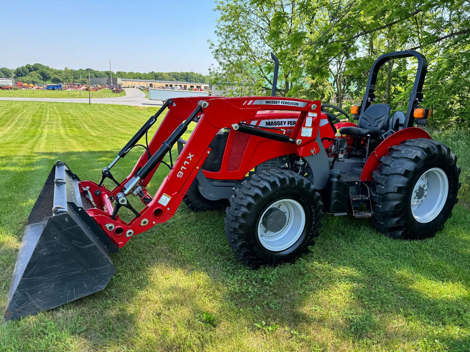 Massey Ferguson 2925H Lawn Tractor