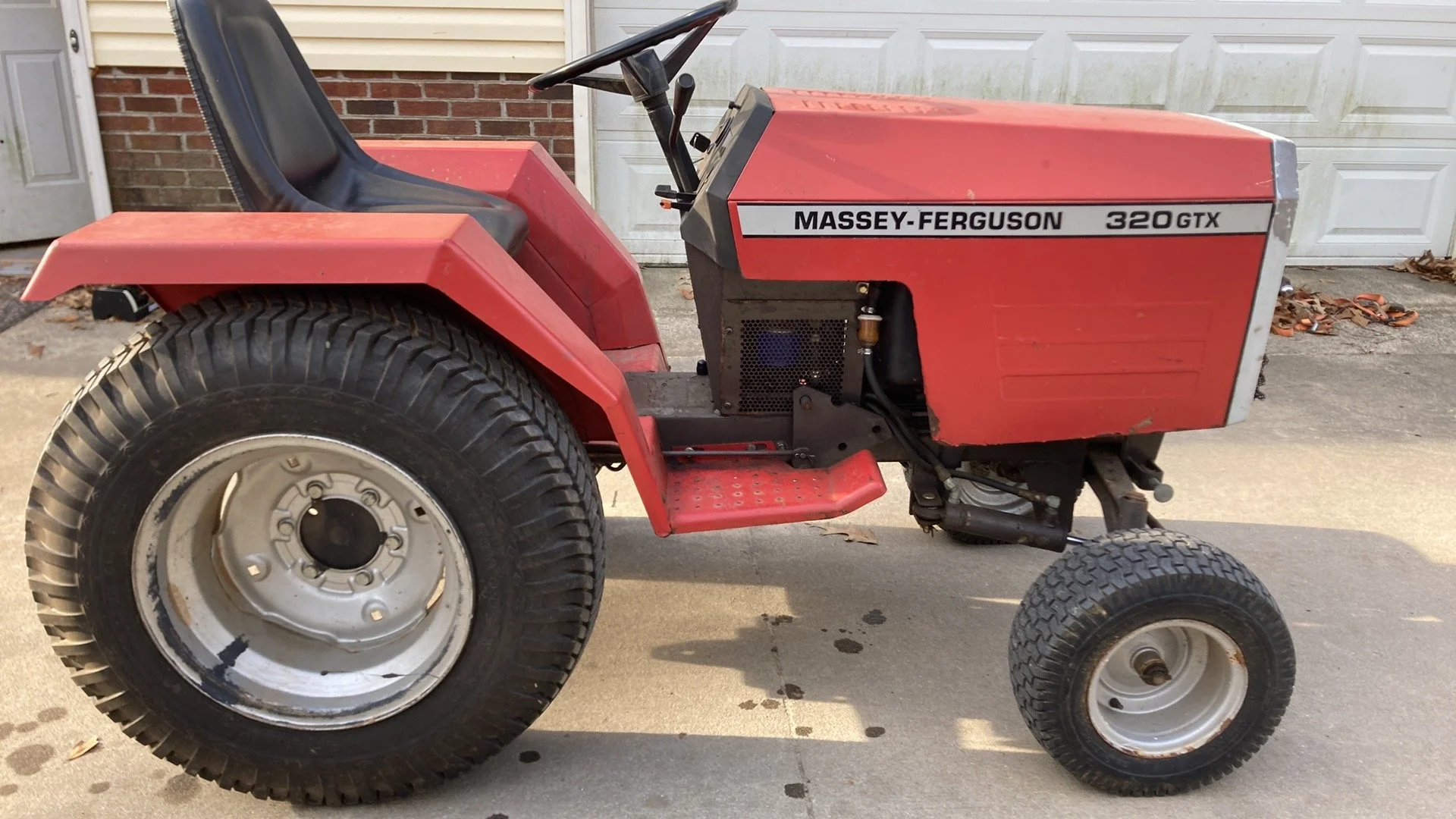 Massey Ferguson 320GTX