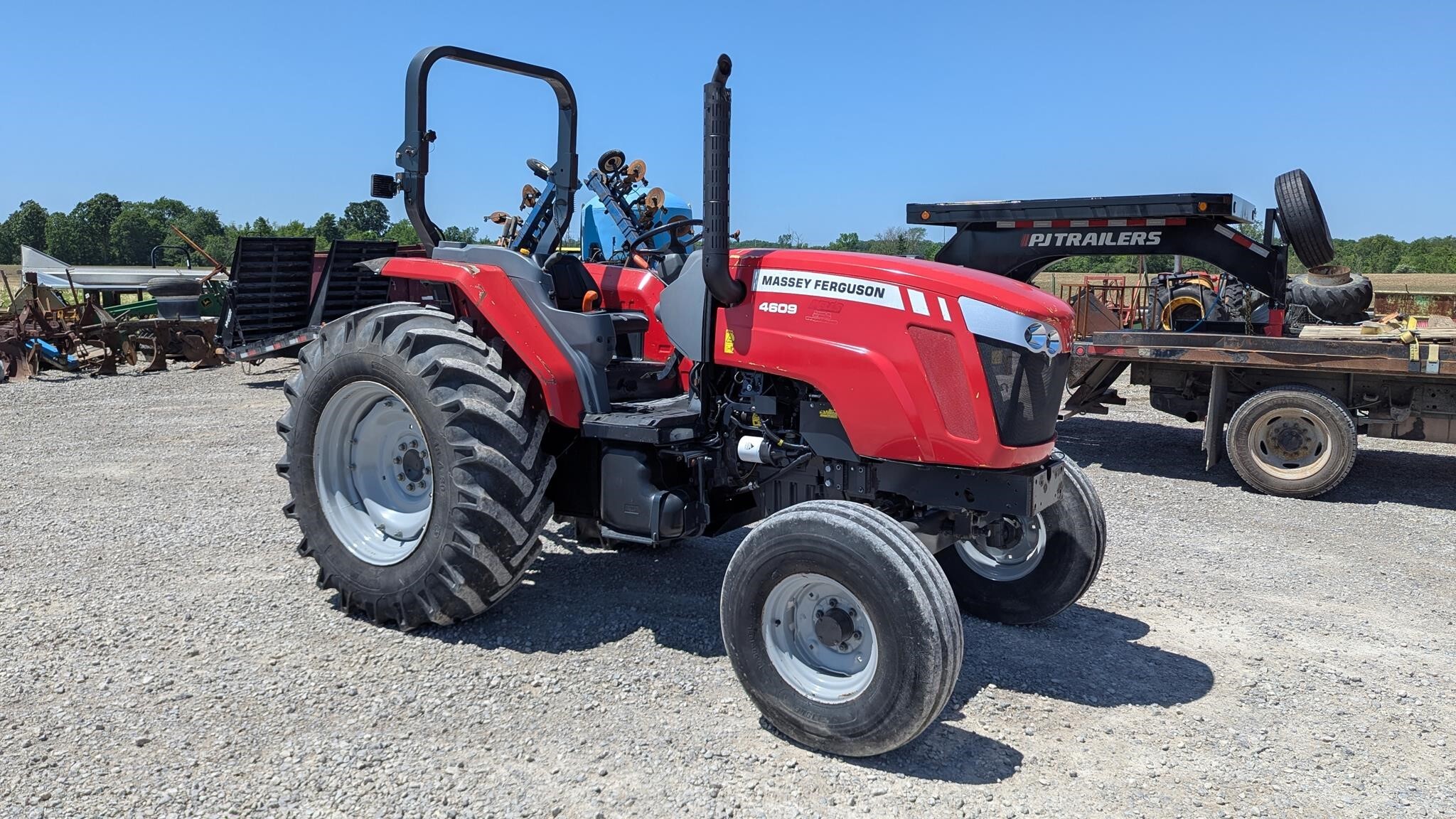 Massey Ferguson 4609M — view 3