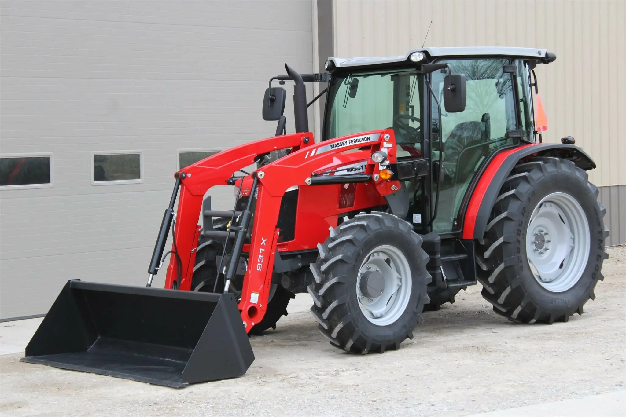 Massey Ferguson 4710 — view 3