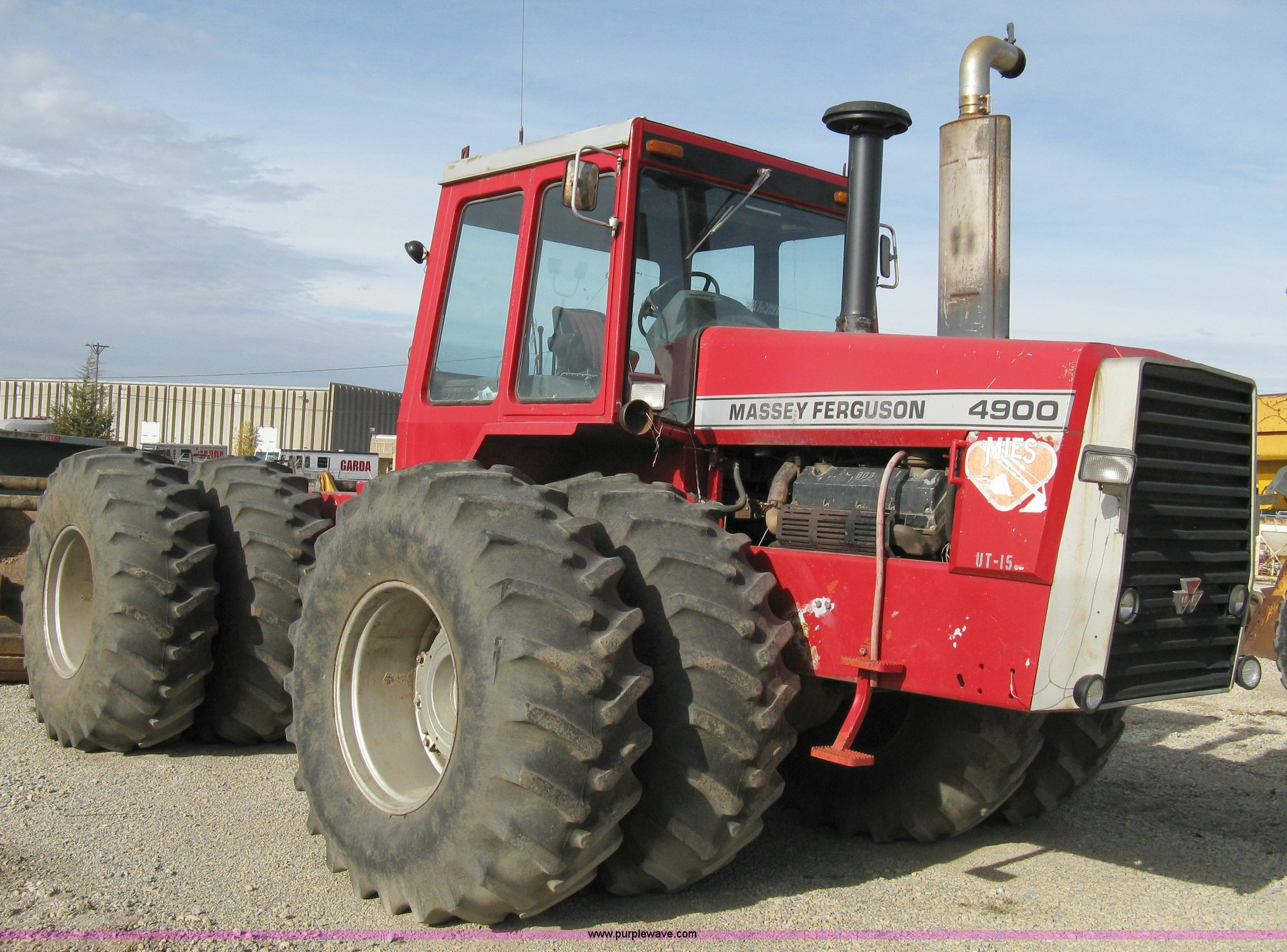 Massey Ferguson 4900 — view 2
