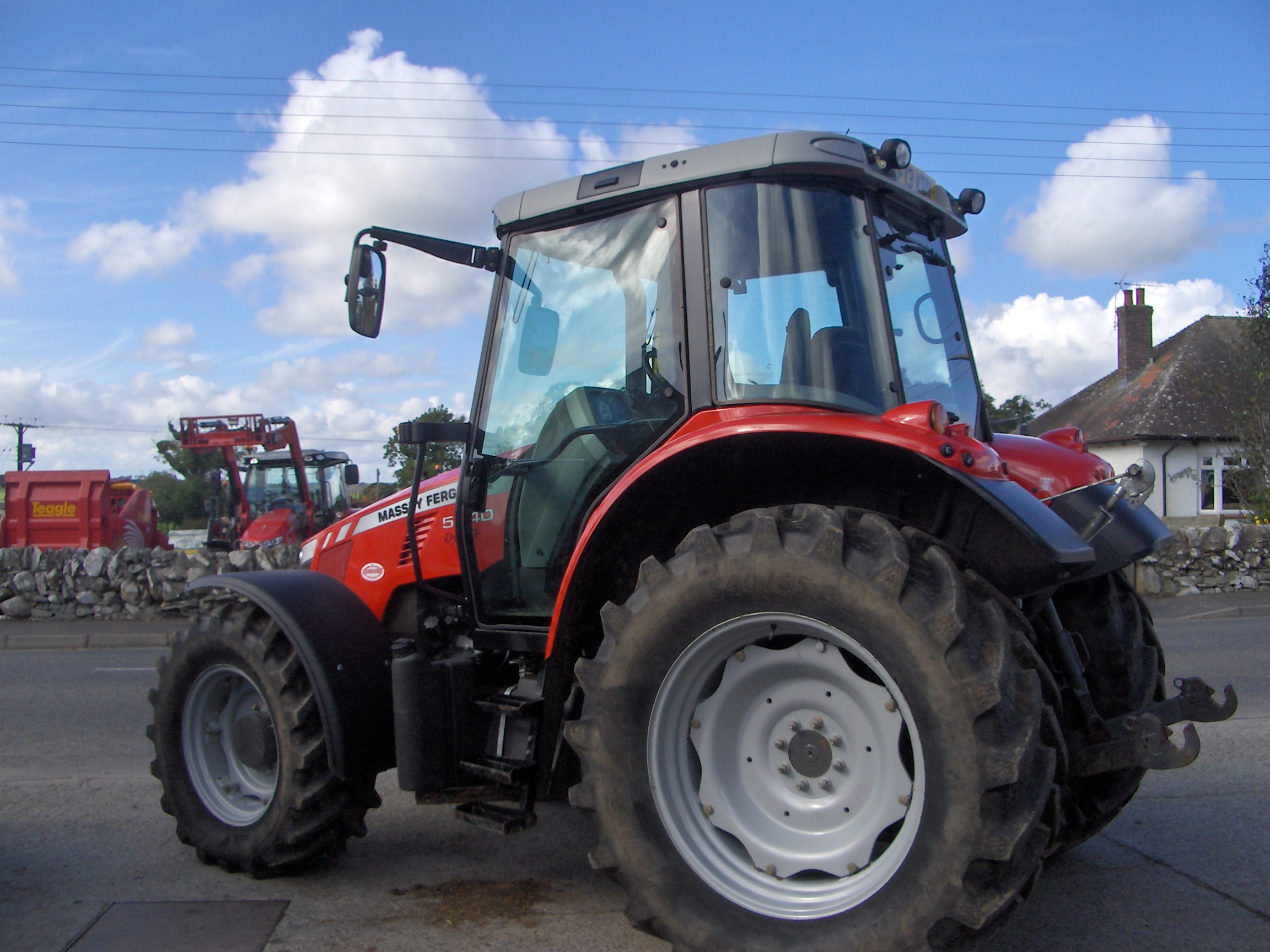 Massey Ferguson 5440 — view 2