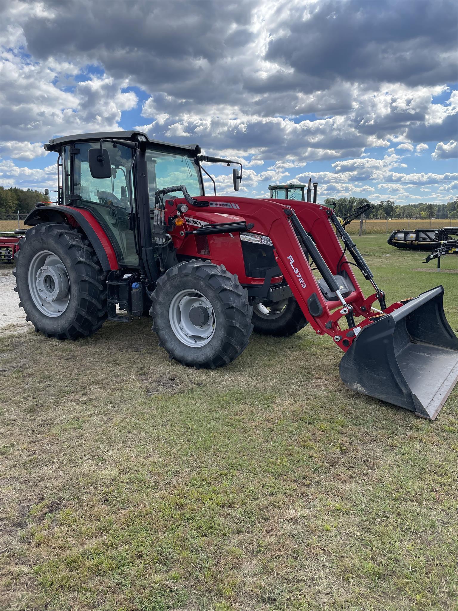 Massey Ferguson 5710M — view 3