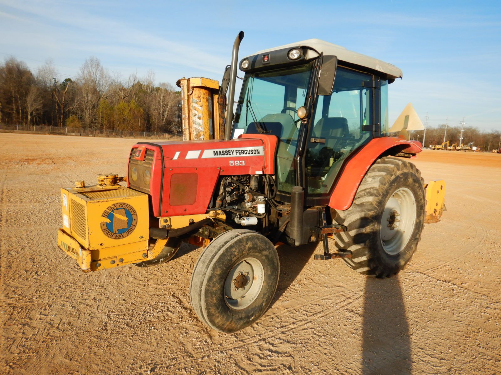 Massey Ferguson 593 — view 2