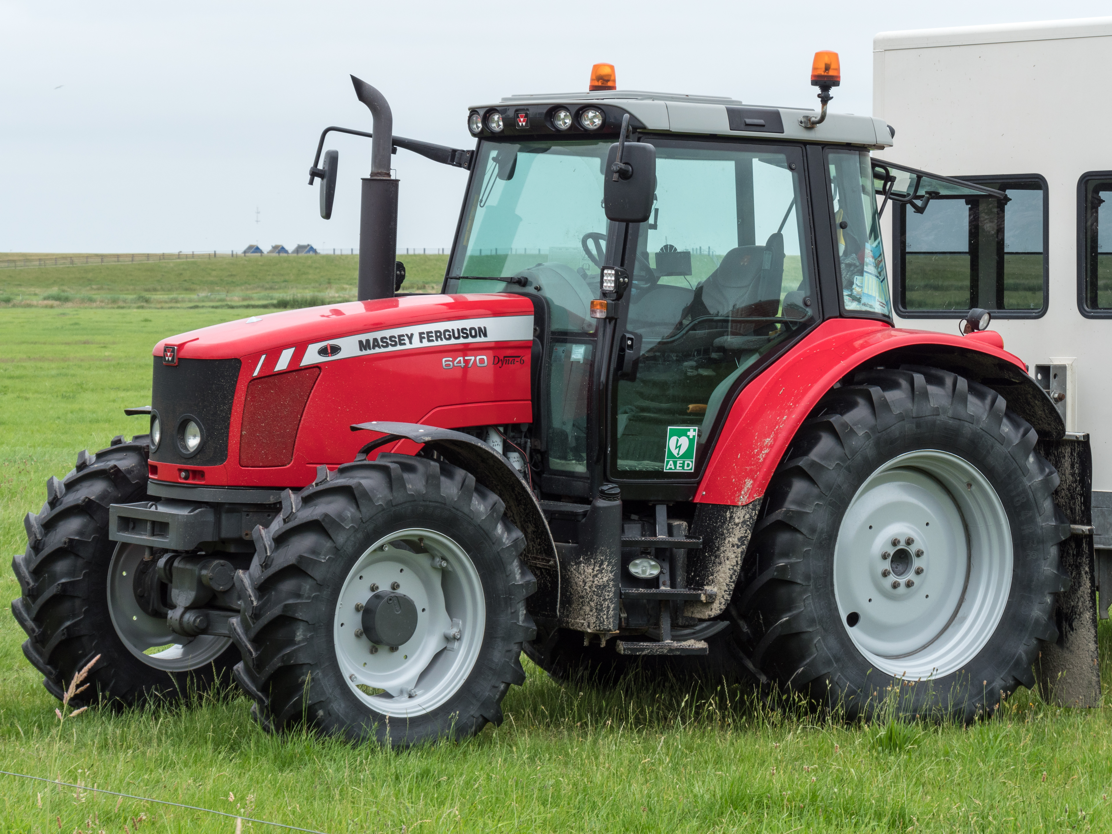 Massey Ferguson 6470 — view 2